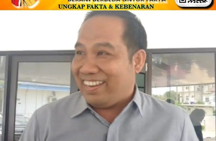 Dengan Senyum Ramah Kepada Awak Media, Adi Irawan Penuhi Panggilan Kejari Kota Pangkalpinang