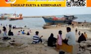 Kapal Pompong Terdampar di Atas Bangkai Kapal Sejarah, Pantai Tanjung Kalian Dipadati Warga